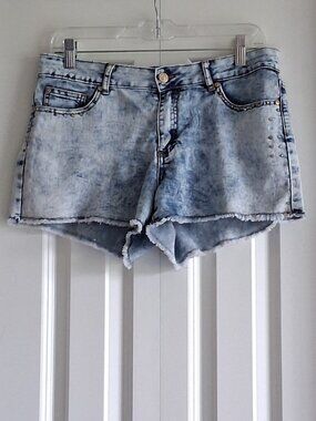 Nicki Minaj Distressed Mid-Rise Studded Denim Shorts Jr.'s Size 9/10